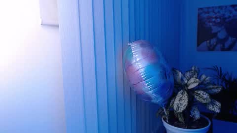 Snapshot of divineisis chatting on October 22, 2025, 10:04 am Hera online show from October 22, 2025, 10:04 am