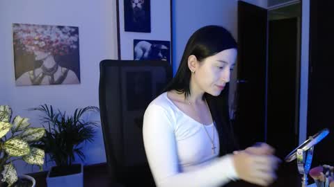 Snapshot of divineisis chatting on October 23, 2025, 10:03 am Hera online show from October 23, 2025, 10:03 am