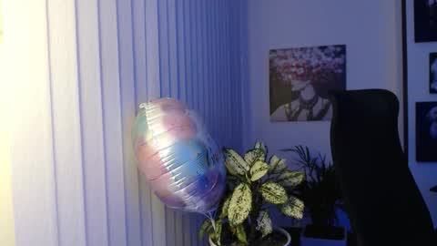 Snapshot of divineisis chatting on October 25, 2025, 10:01 am Hera online show from October 25, 2025, 10:01 am