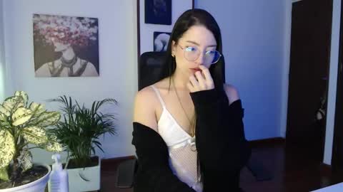 Snapshot of divineisis chatting on November 4, 2025, 10:47 am Hera online show from November 4, 2025, 10:47 am