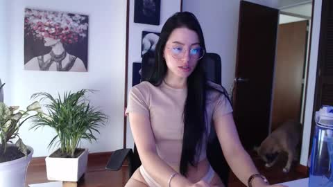 Snapshot of divineisis chatting on January 10, 2026, 12:18 pm Hera online show from January 10, 2026, 12:18 pm