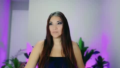 DivineLynn online show from November 24, 2025, 1:00 pm