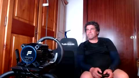 divitimido online show from December 4, 2025, 12:42 am