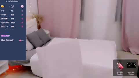 dixipixi_ online show from December 6, 2024, 10:27 am