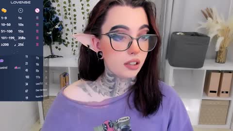 dixipixi_ online show from December 19, 2024, 10:24 am