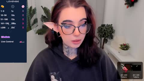 dixipixi_ online show from December 22, 2024, 5:34 am