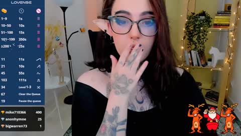 dixipixi_ online show from December 26, 2024, 1:43 pm