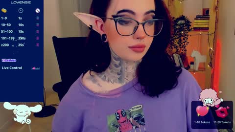 dixipixi_ online show from January 5, 2025, 5:41 am