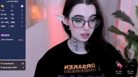 dixipixi_ online show from January 25, 2025, 8:53 am