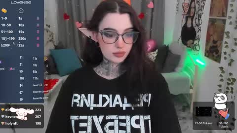 dixipixi_ online show from February 14, 2025, 11:42 am