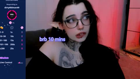 dixipixi_ online show from March 6, 2025, 1:03 pm