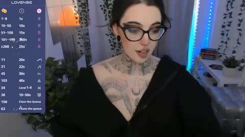 dixipixi_ online show from June 7, 2026, 5:44 am