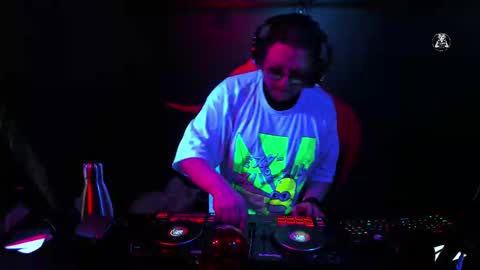 Snapshot of dj_capitain_claw chatting on March 9, 2025, 1:04 am Adrian Arturo online show from March 9, 2025, 1:04 am