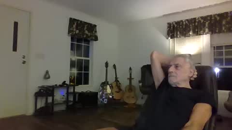 dogluc7 online show from January 1, 2025, 3:56 am