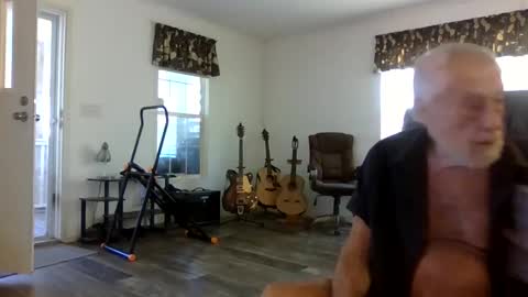 dogluc7 online show from February 3, 2025, 5:56 pm