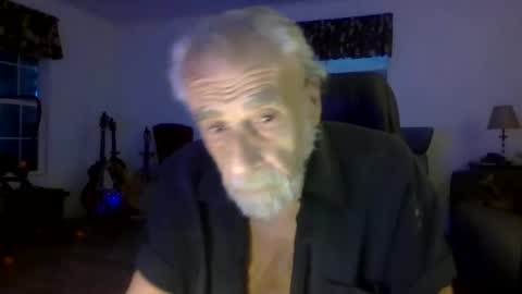 dogluc7 online show from March 4, 2025, 11:22 pm