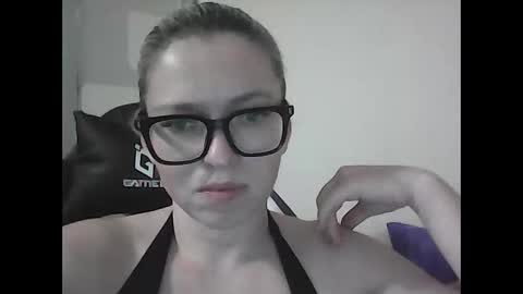 Snapshot of dolce_tempt chatting on December 1, 2025, 5:07 pm dolce_tempt online show from December 1, 2025, 5:07 pm