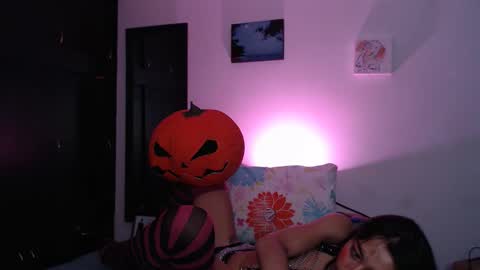 Snapshot of dolceclown_ chatting on November 1, 2025, 6:48 am dolceclown_ online show from November 1, 2025, 6:48 am