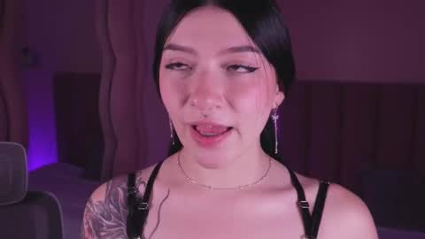 Dolcexx online show from December 17, 2025, 8:04 pm