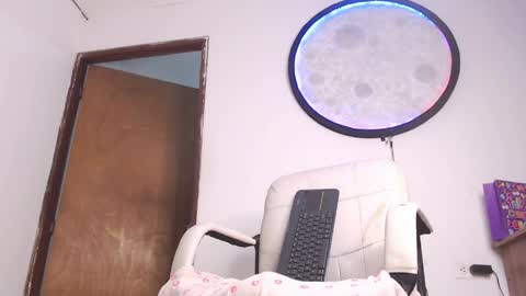 doll_and_thebrown online show from April 8, 2026, 1:49 am