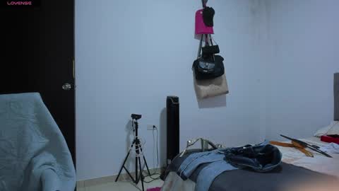 Snapshot of doll_andrea_ chatting on May 16, 2026, 12:51 am ANDREA online show from May 16, 2026, 12:51 am
