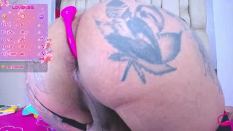 Heilen Niikol online show from April 18, 2026, 1:42 am