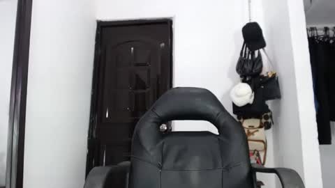 doll_dollys_ online show from January 21, 2025, 6:55 pm