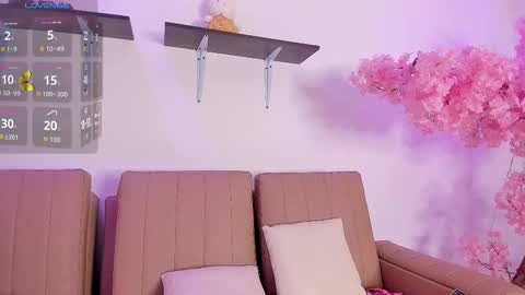 doll_isa_ online show from December 22, 2025, 6:49 pm