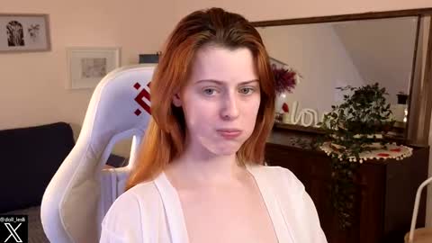 Snapshot of doll_lesli chatting on March 6, 2025, 5:22 pm Your doll Lesli online show from March 6, 2025, 5:22 pm