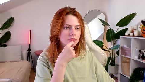 Snapshot of doll_lesli chatting on October 24, 2025, 9:28 am Your doll Lesli online show from October 24, 2025, 9:28 am