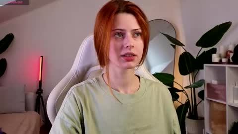 Snapshot of doll_lesli chatting on October 25, 2025, 9:28 am Your doll Lesli online show from October 25, 2025, 9:28 am