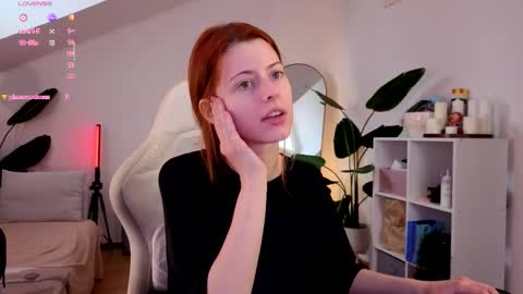 Snapshot of doll_lesli chatting on December 3, 2025, 9:51 am Your doll Lesli online show from December 3, 2025, 9:51 am