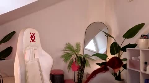 Snapshot of doll_lesli chatting on December 18, 2025, 9:48 am Your doll Lesli online show from December 18, 2025, 9:48 am