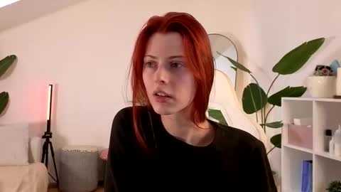 Snapshot of doll_lesli chatting on December 19, 2025, 9:27 am Your doll Lesli online show from December 19, 2025, 9:27 am