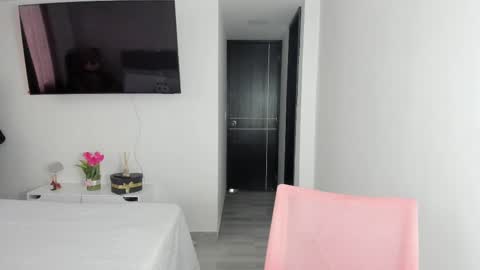 doll_oriana online show from March 12, 2025, 7:28 pm