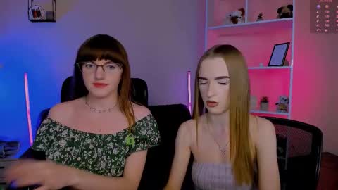 Snapshot of doll_vey chatting on November 27, 2025, 8:22 pm doll_vey online show from November 27, 2025, 8:22 pm