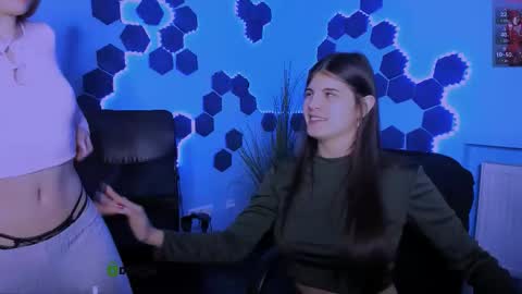 Snapshot of doll_vey chatting on February 23, 2026, 8:28 pm doll_vey online show from February 23, 2026, 8:28 pm