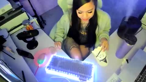 DOLLLFACE online show from October 23, 2025, 4:56 am