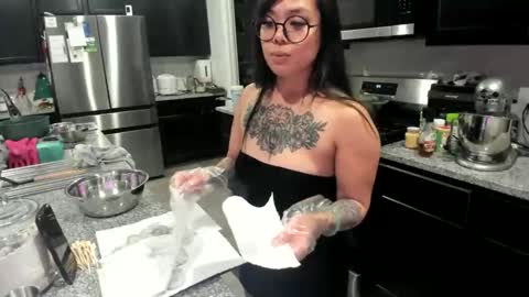 DOLLLFACE online show from November 27, 2025, 6:59 am