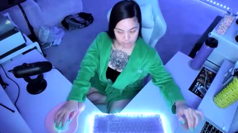 DOLLLFACE online show from February 16, 2026, 5:25 am