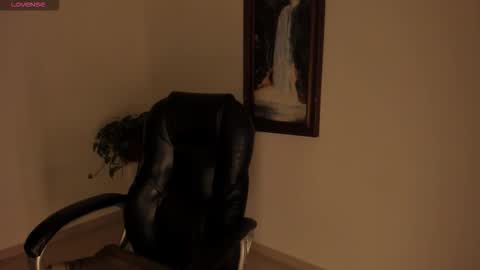 Snapshot of dollmoon_ chatting on November 21, 2025, 2:21 am You can call me Pretty online show from November 21, 2025, 2:21 am