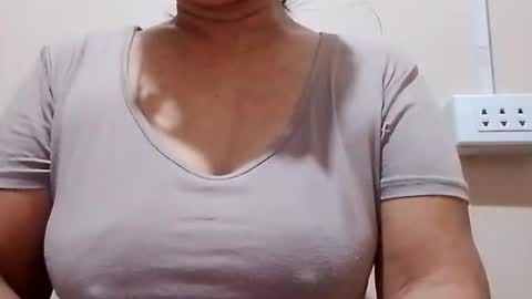 dolly926661 online show from May 28, 2026, 9:45 pm