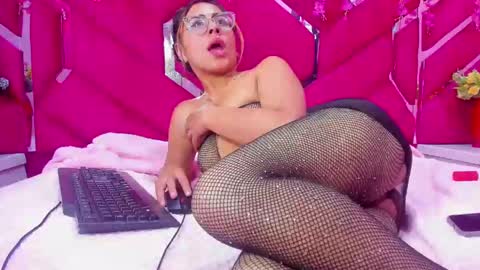 Snapshot of dollyjuicy1 chatting on December 20, 2024, 10:00 pm dollyjuicy1 online show from December 20, 2024, 10:00 pm