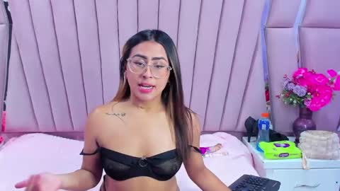 Snapshot of dollyjuicy1 chatting on January 22, 2025, 4:02 am dollyjuicy1 online show from January 22, 2025, 4:02 am