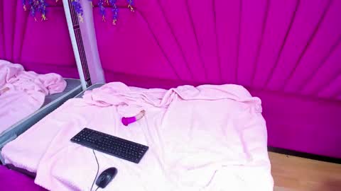 Snapshot of dollyjuicy1 chatting on January 27, 2025, 2:42 am dollyjuicy1 online show from January 27, 2025, 2:42 am