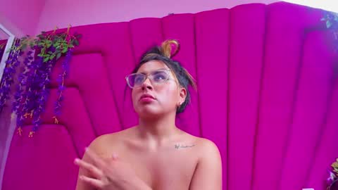 Snapshot of dollyjuicy1 chatting on February 1, 2025, 7:44 pm dollyjuicy1 online show from February 1, 2025, 7:44 pm