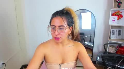 Snapshot of dollyjuicy1 chatting on February 26, 2025, 10:47 am dollyjuicy1 online show from February 26, 2025, 10:47 am