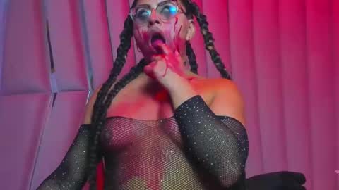 Snapshot of dollyjuicy1 chatting on October 25, 2025, 7:38 am dollyjuicy1 online show from October 25, 2025, 7:38 am