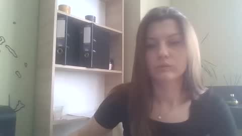 DollyRoma online show from November 19, 2025, 9:09 am