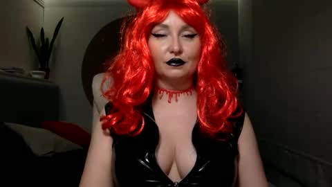 DOM MUMMY online show from November 1, 2025, 5:20 am